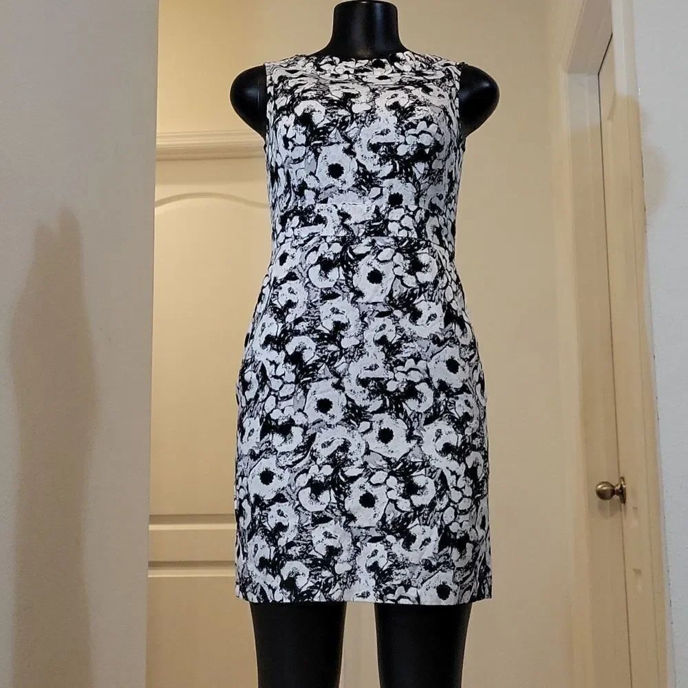ANNE TAYLOR LOFT SLEEVELESS RUFFLE ROUNDNECK ZIPPER CLOSURE MINI DRESS - Picture 6 of 16